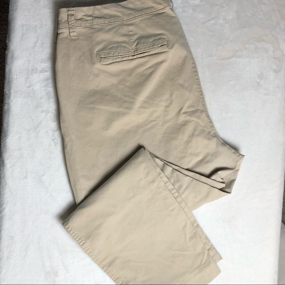 Old Navy Womens 18 plus short chinos - tan